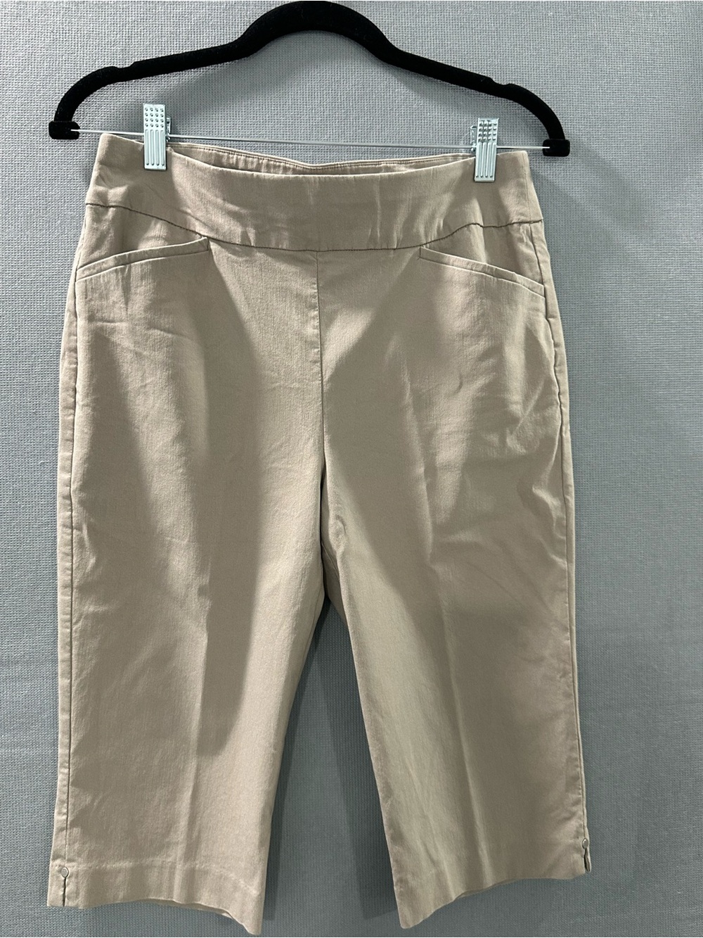 Chico's Beige Pull-On Capri Pants